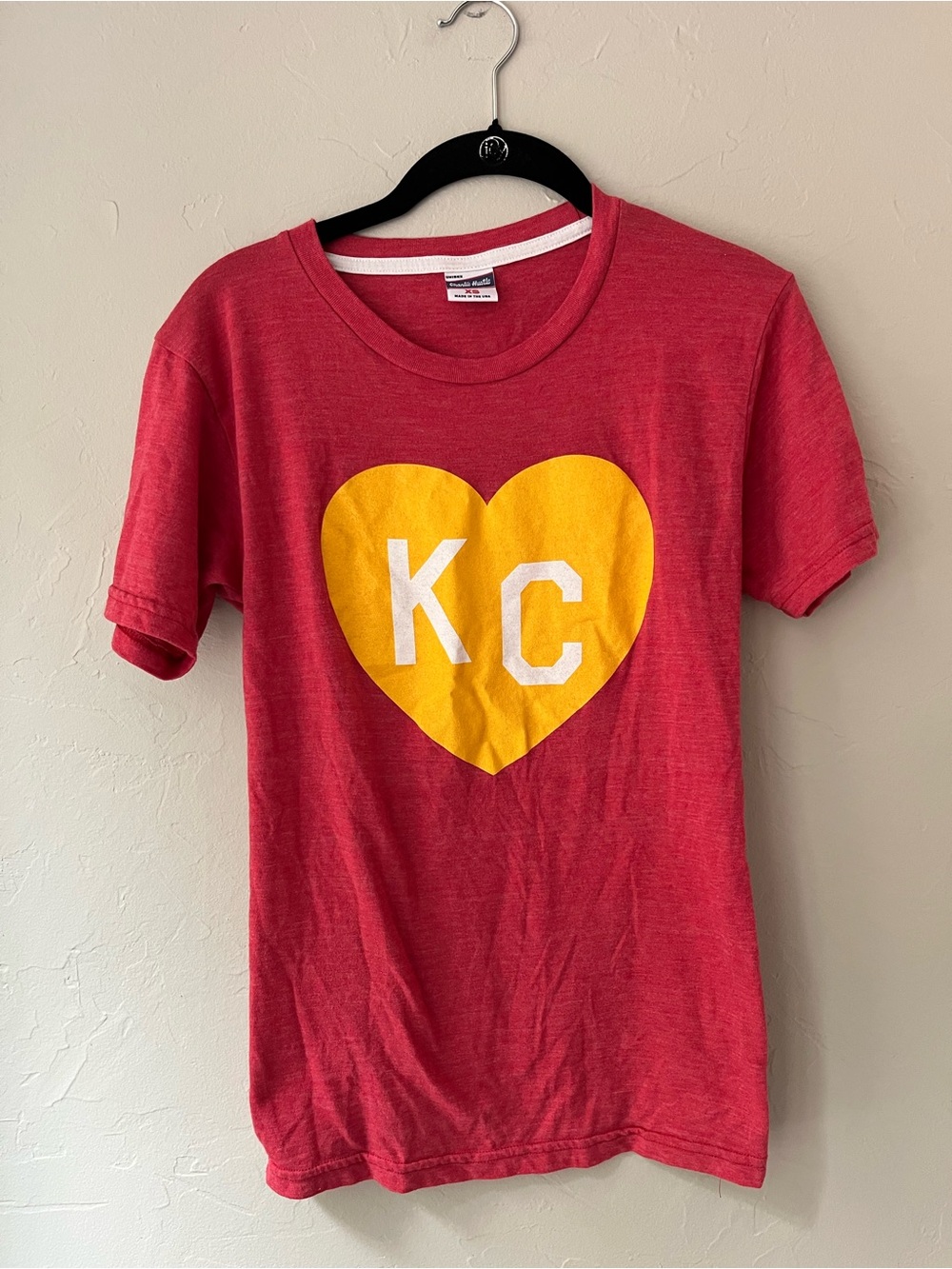 CHARLIE HUSTLE KC RED AND GOLD VINTAGE T SHIRT XS